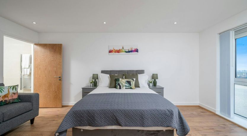 Photo of Thames Charm