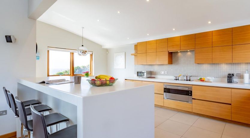 Photo of 5 Bed in Ilfracombe