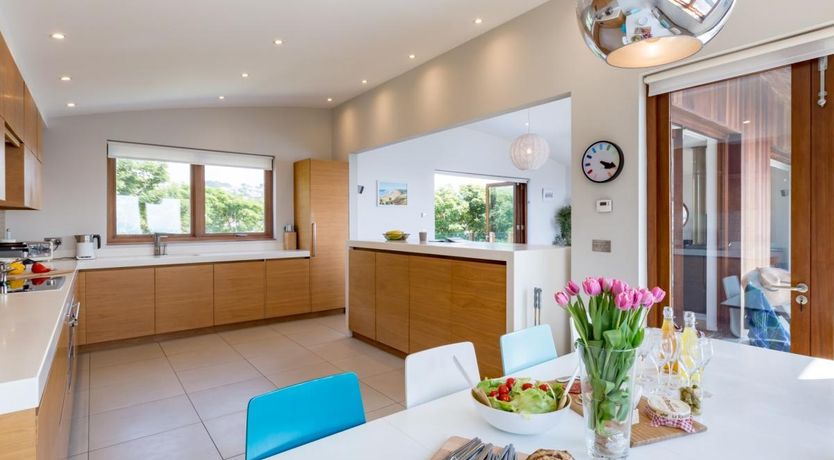 Photo of 5 Bed in Ilfracombe