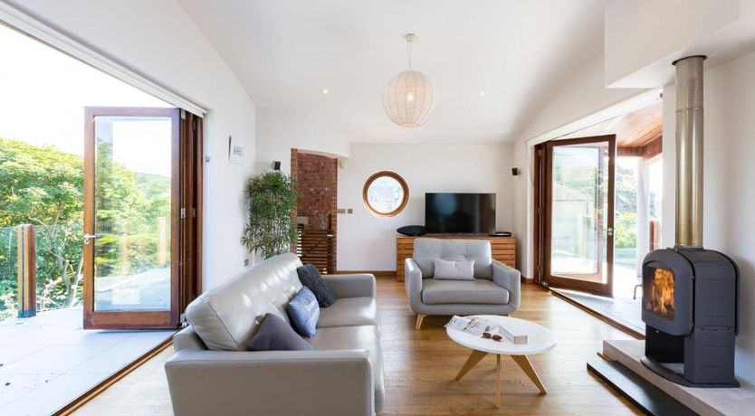 Photo of 5 Bed in Ilfracombe