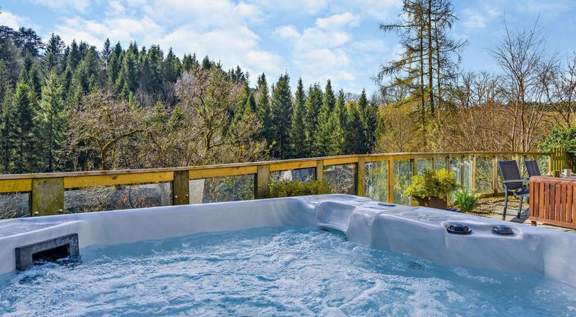 Photo of 5 Bed in Bridge of Cally