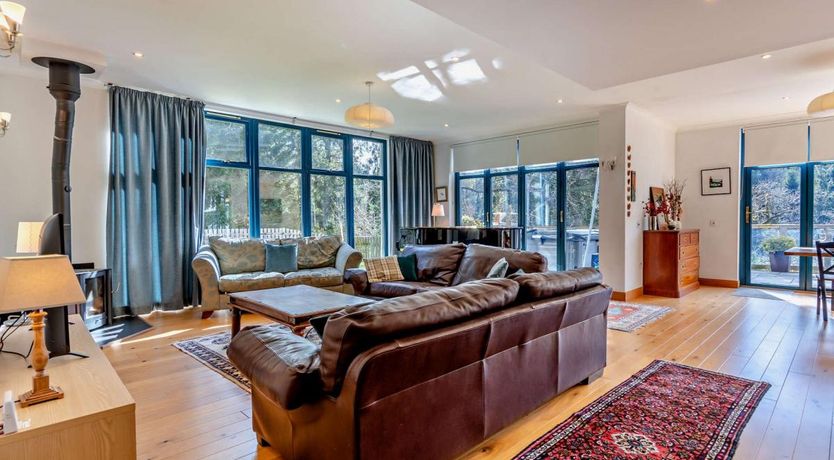 Photo of 5 Bed in Bridge of Cally