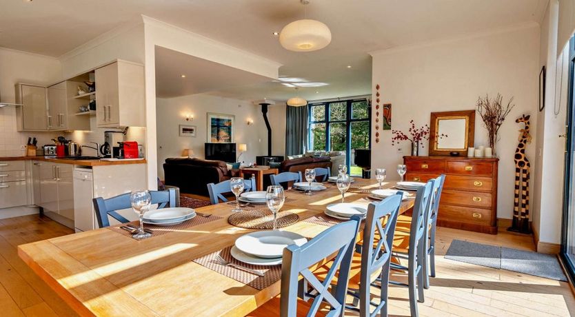 Photo of 5 Bed in Bridge of Cally