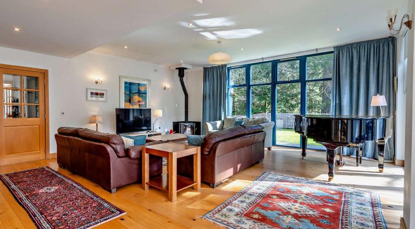 Photo of 5 Bed in Bridge of Cally