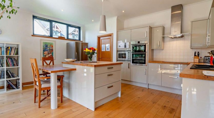 Photo of 5 Bed in Bridge of Cally