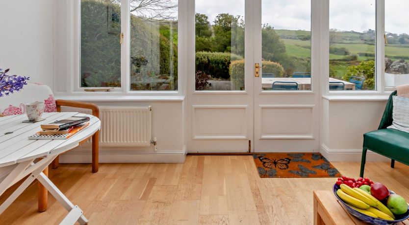 Photo of 3 Bed in Luccombe