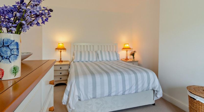 Photo of 3 Bed in Luccombe