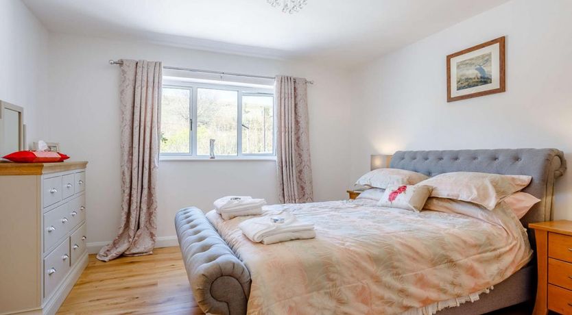 Photo of 4 Bed in Parracombe