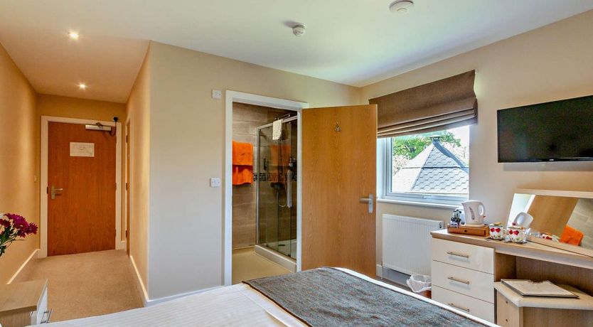 Photo of 5 Bed in Godshill