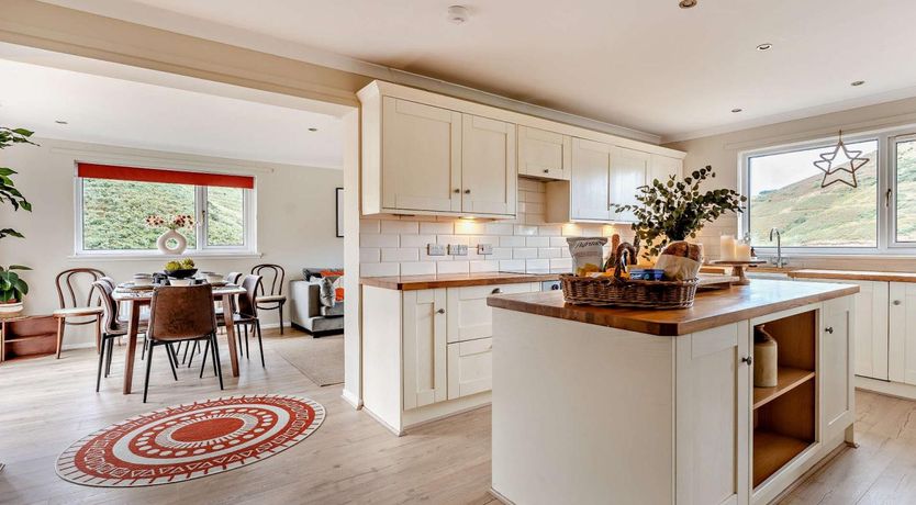 Photo of 5 Bed in Dunbar