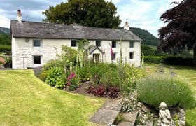Photo of cottage-in-south-wales-4