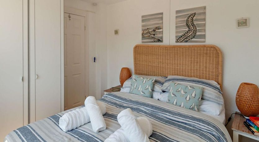 Photo of 2 Bed in Ventnor