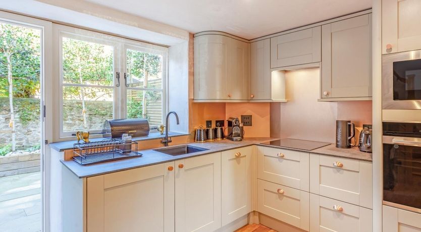 Photo of 1 Bed in Montacute