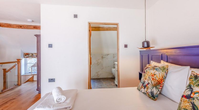 Photo of 1 Bed in Montacute