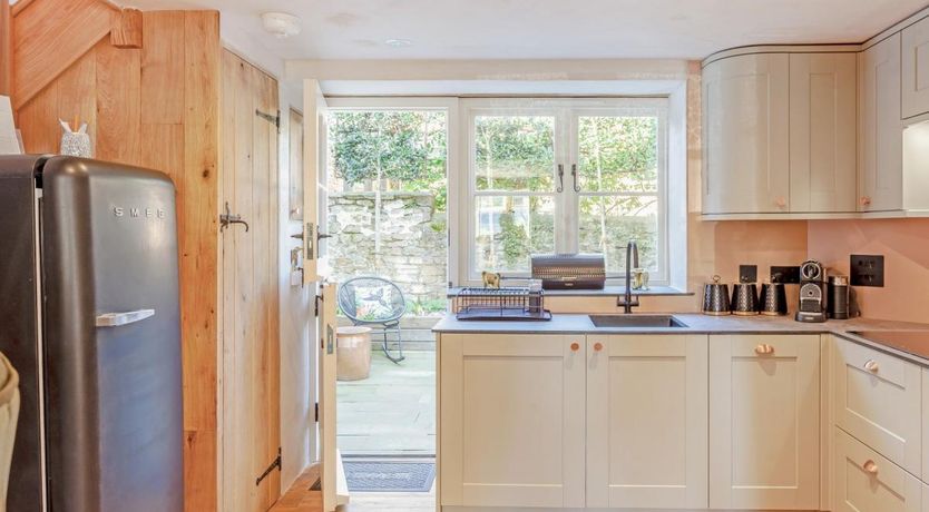 Photo of 1 Bed in Montacute