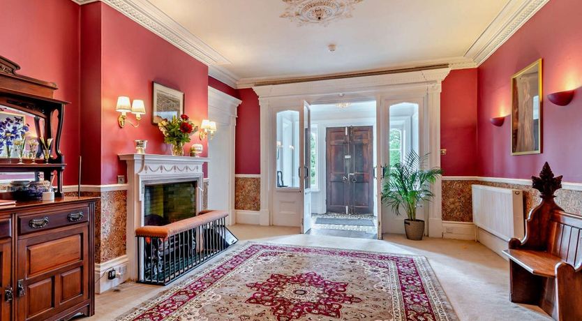 Photo of 9 Bed in Londesborough