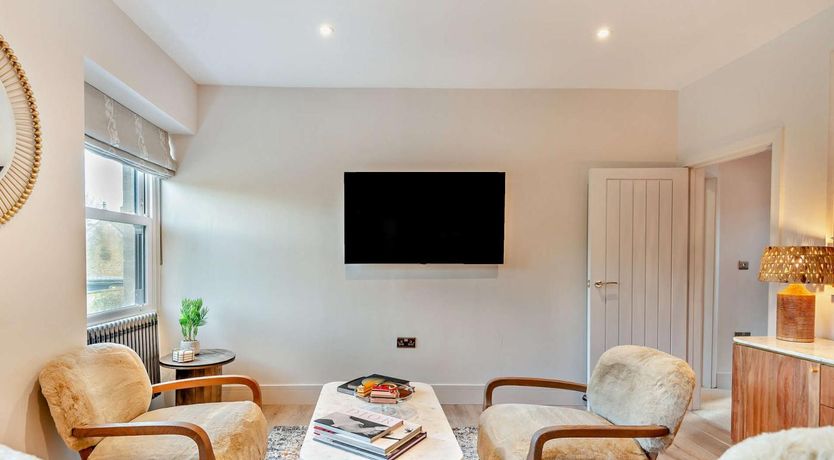 Photo of 2 Bed in Cheltenham