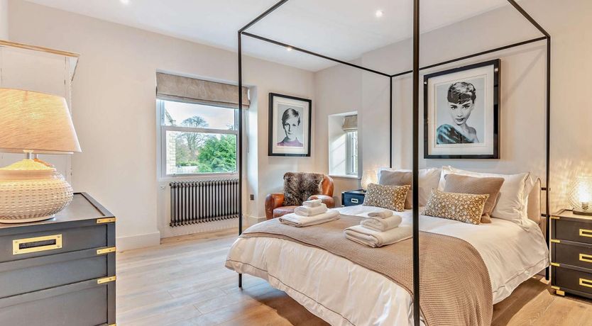 Photo of 2 Bed in Cheltenham