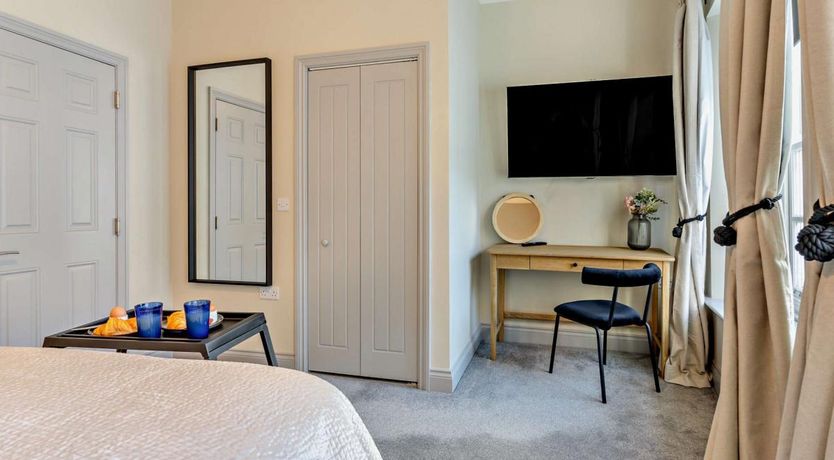 Photo of 2 Bed in Tenby