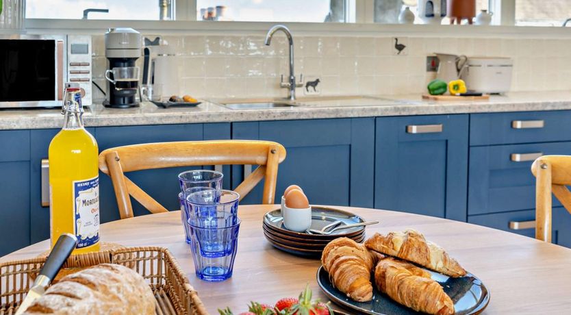 Photo of 2 Bed in Tenby