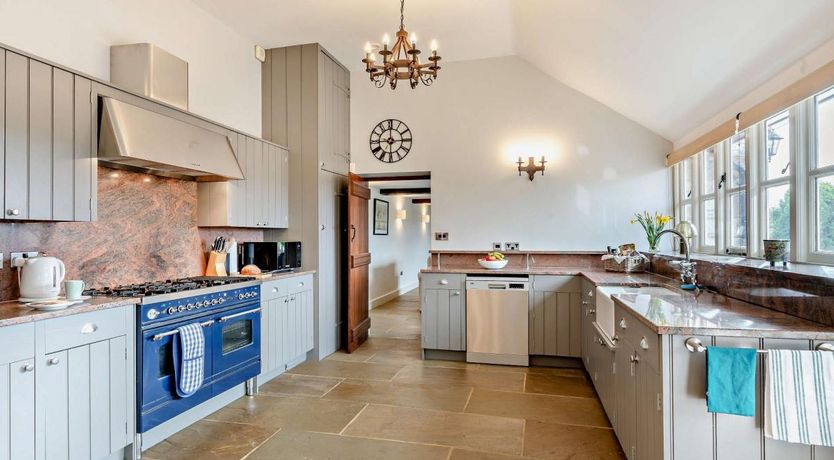 Photo of 4 Bed in North Cadbury