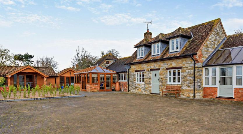 Photo of 4 Bed in North Cadbury