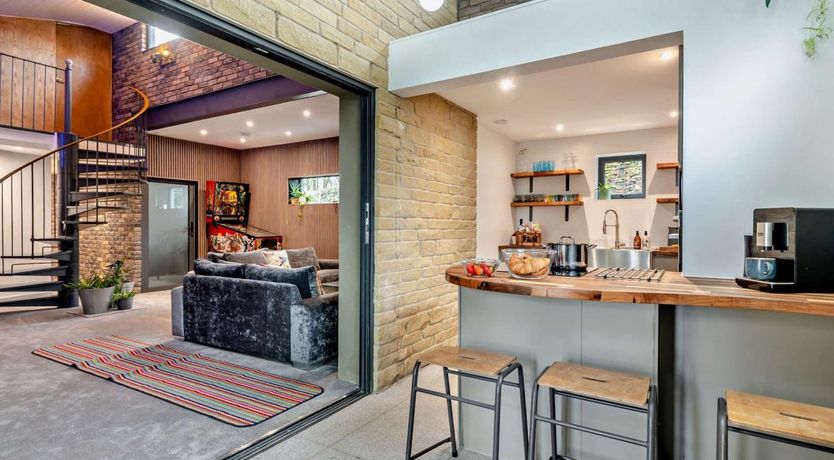 Photo of 3 Bed in Thurlstone