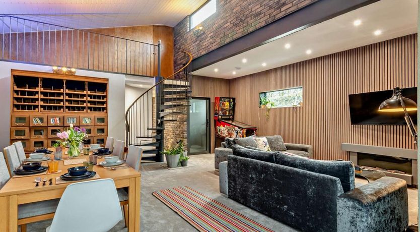 Photo of 3 Bed in Thurlstone