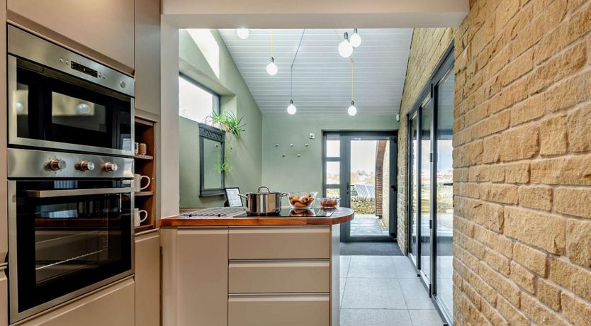 Photo of 3 Bed in Thurlstone