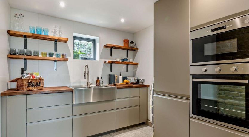 Photo of 3 Bed in Thurlstone