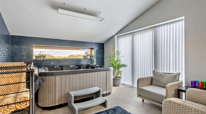 Photo of 3 Bed in Thurlstone