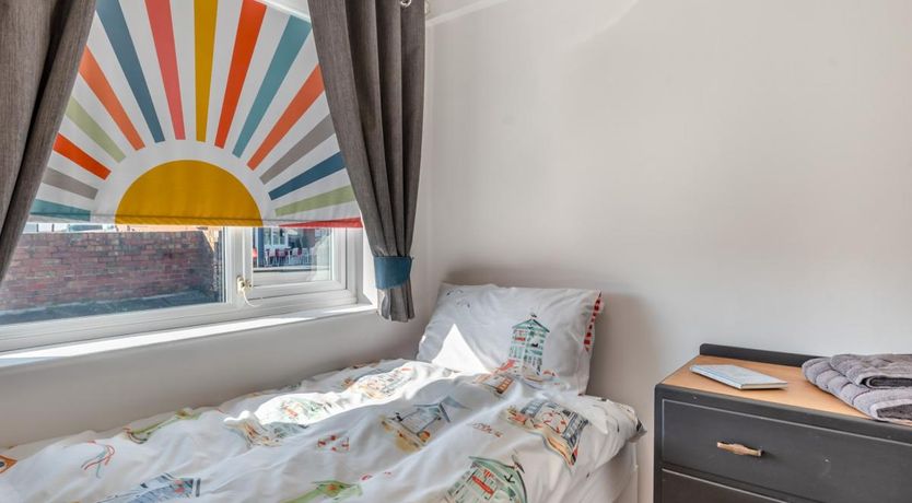 Photo of 5 Bed in Chapel St. Leonards