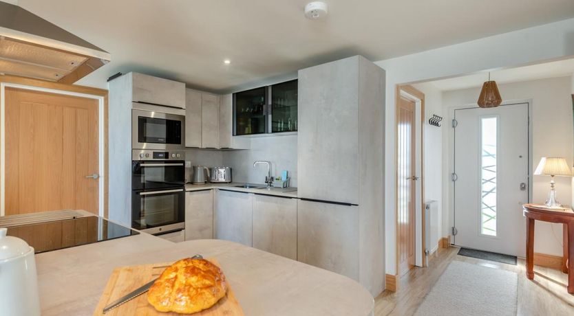 Photo of 5 Bed in Chapel St. Leonards