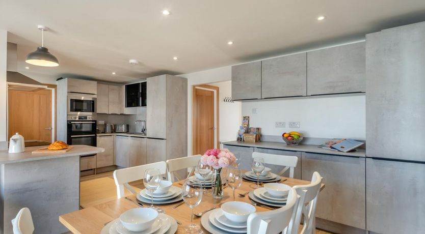 Photo of 5 Bed in Chapel St. Leonards