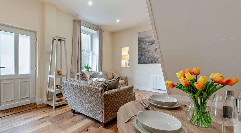 Photo of 1 Bed in Tenby