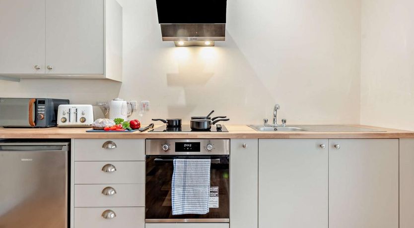 Photo of 1 Bed in Tenby