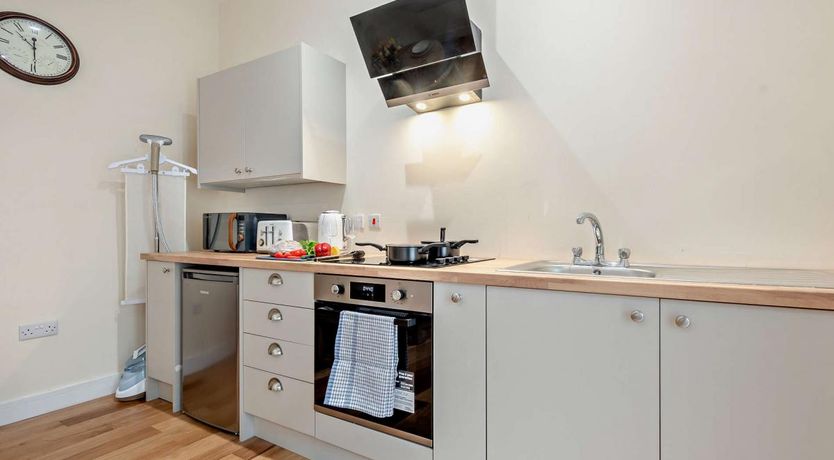 Photo of 1 Bed in Tenby