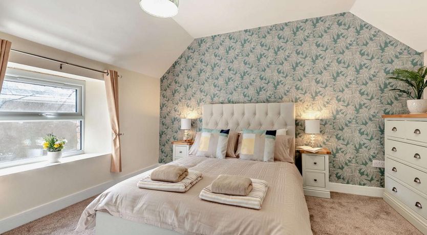 Photo of 1 Bed in Tenby