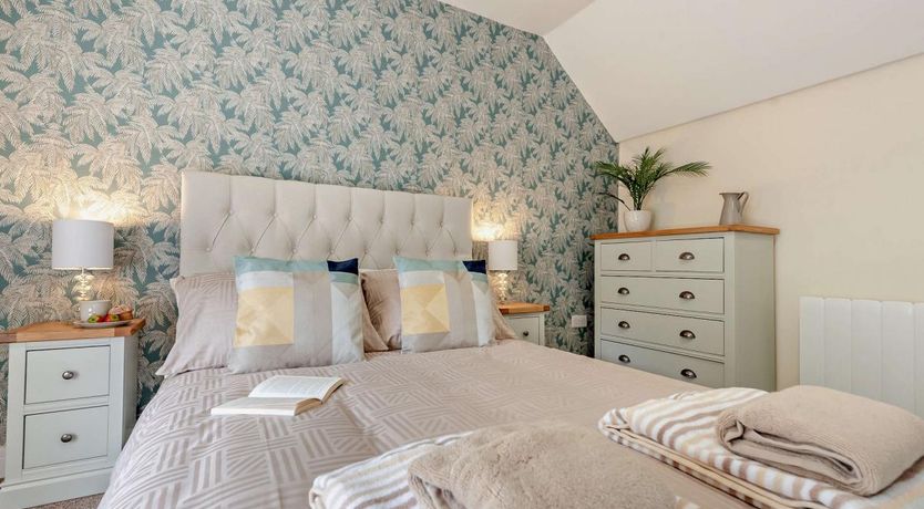 Photo of 1 Bed in Tenby