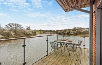 4 Bed in Newport Holiday Home