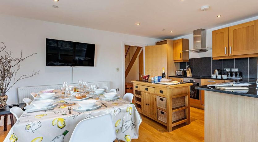 Photo of 4 Bed in Newport