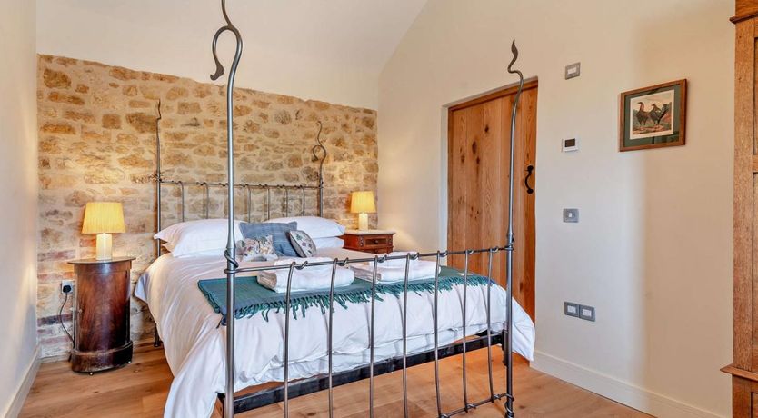 Photo of 1 Bed in Stoke Abbott