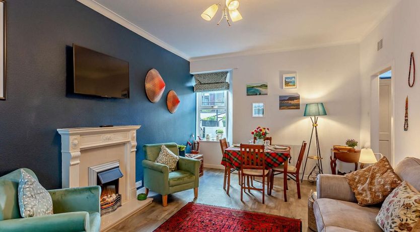 Photo of in Cullen (94536)