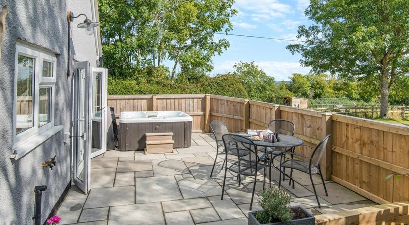 Photo of 1 Bed in Buckland St Mary