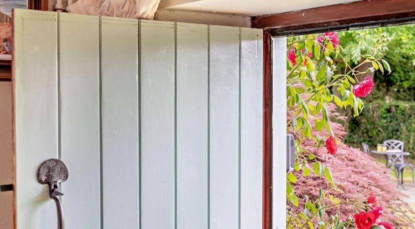 Photo of 1 Bed in Netherbury