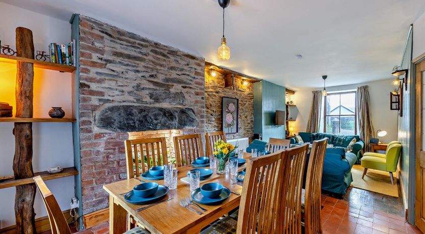 Photo of 4 Bed in Bala