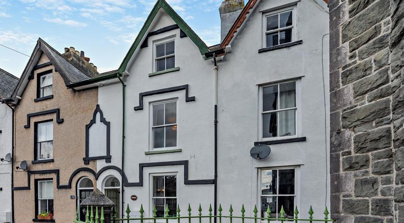 Photo of 4 Bed in Bala