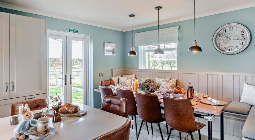 Photo of 6 Bed in Broxburn