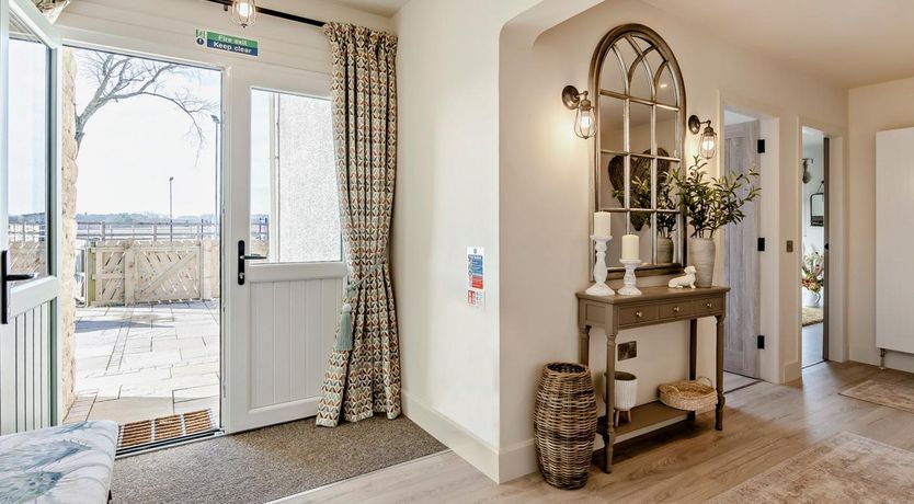 Photo of 6 Bed in Broxburn