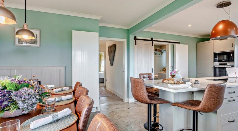 Photo of 6 Bed in Broxburn